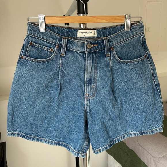 Abercrombie & Fitch Pants - Abercrombie & Fitch Pleated Loose Jean Short High Rise Women’s 27 4
